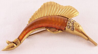 BP64 goldtone metal/aj bakelite swordfish pin